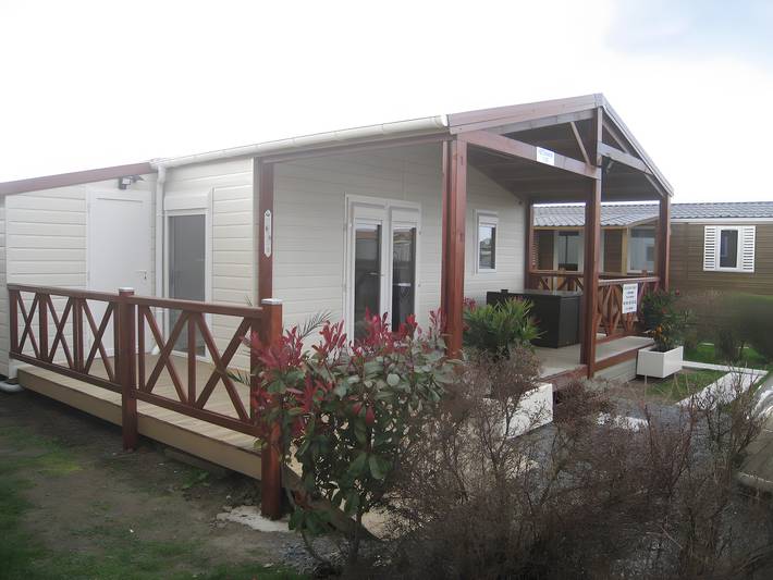 Chalet 'Hetanne 116' mit Pool, privater Terrasse und Wlan in Saint-Benoît-de-l'Aure, Bayeux und Umgebung