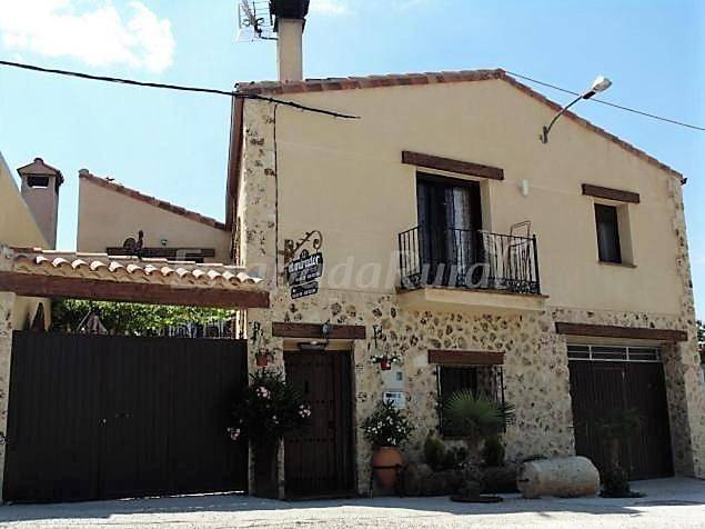 Casa rural para 8 personas, con vistas además de piscina y jardín, Se admiten mascotas en Provincia de Cuenca