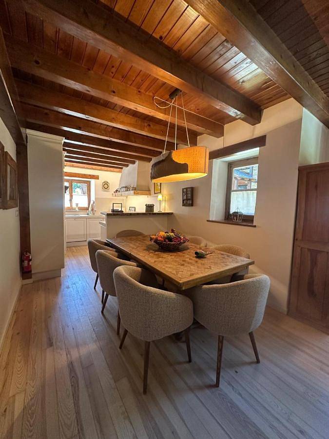 Apartamento entero, Three-Bedroom Apartment in Arties, Alto Arán