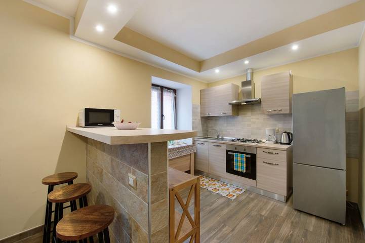 Apartamento inteiro, Apartamento 'Alexandra' com vista montanha, Wi-Fi e ar condicionado in Megolo Mezzo, Pieve Vergonte
