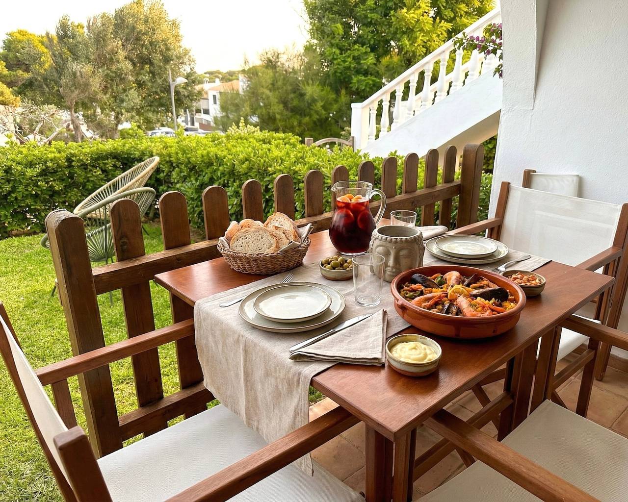 Apartamento entero, Apartamento 'Costa Arenal 5' con piscina compartida, terraza privada y Wi-Fi in Arenal d'en Castell, Es Mercadal