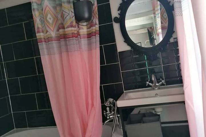 Zecamping 4 étoiles piscine chiens acceptés jacuzzi chalet Tv clim 18m2 in Noves, Arles region