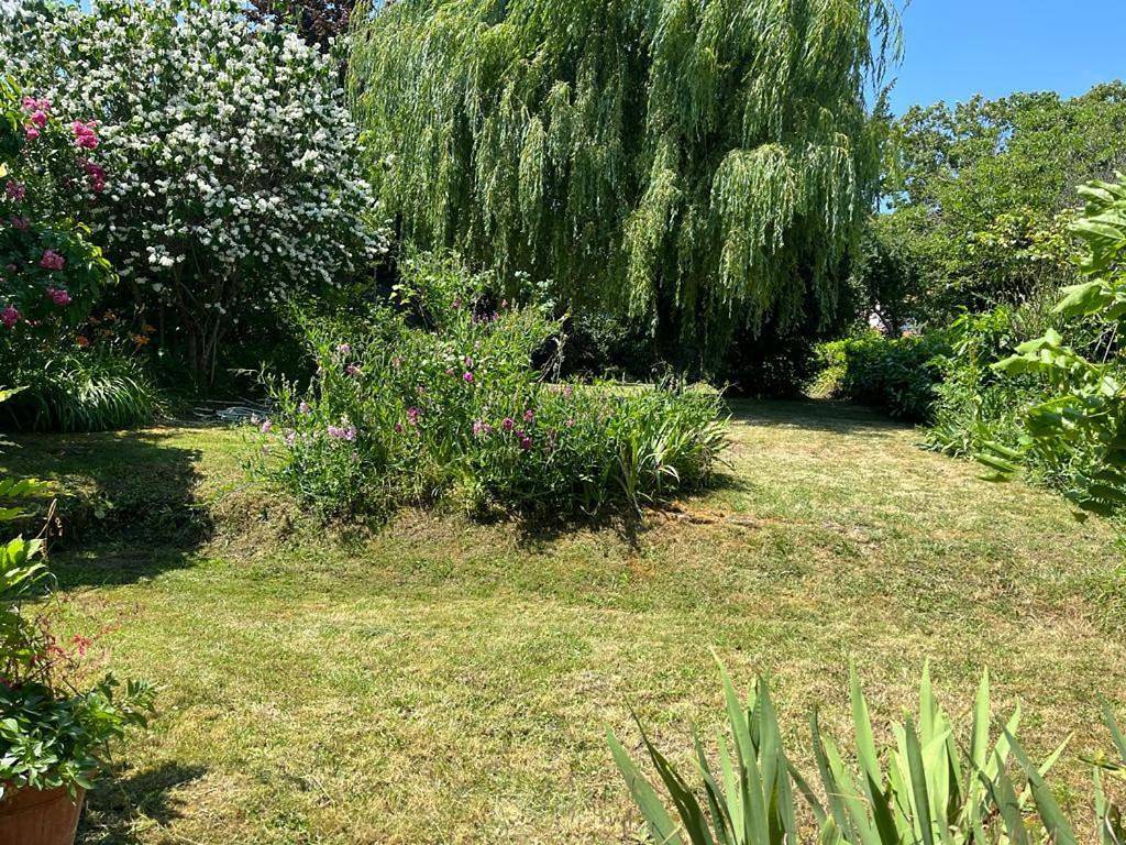 *Countryside in town * Close to Paris* in Chaville, Hauts-de-Seine