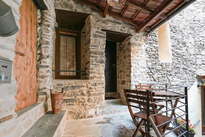 Location de vacances pour 4 personnes, avec Balcon et Terrasse à Rocchetta Nervina