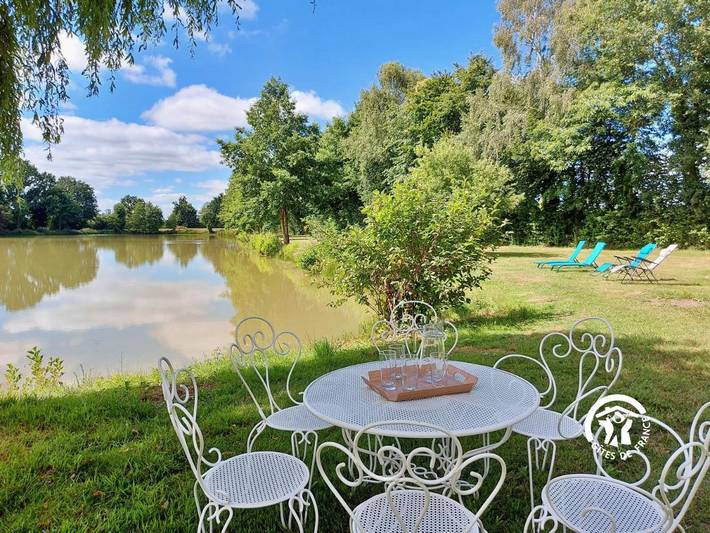 Gîte pour 14 personnes, avec jardin à Aron