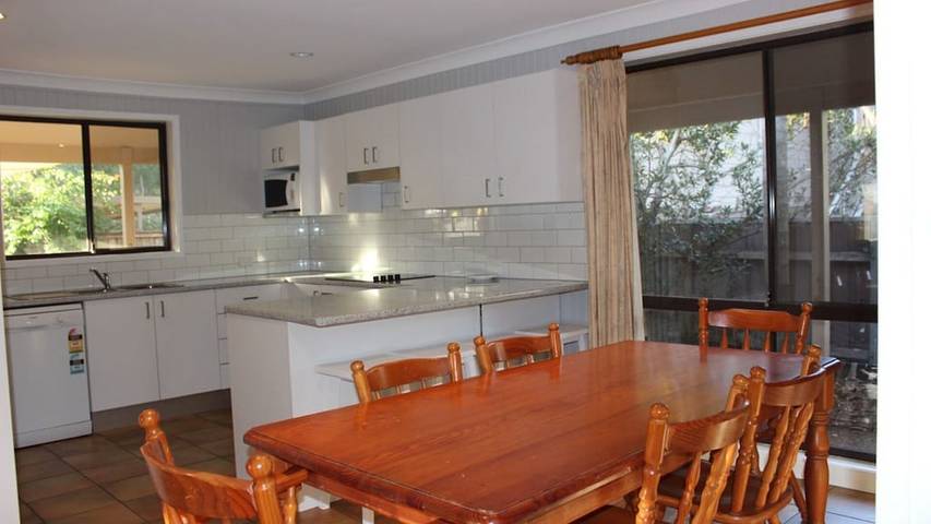 Holiday home for 8 people, with pets in Hawks Nest