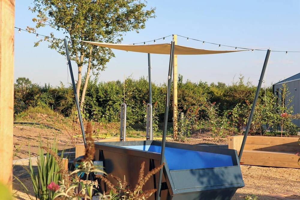 Tiny house with sleeping loft and terrace in IJssel