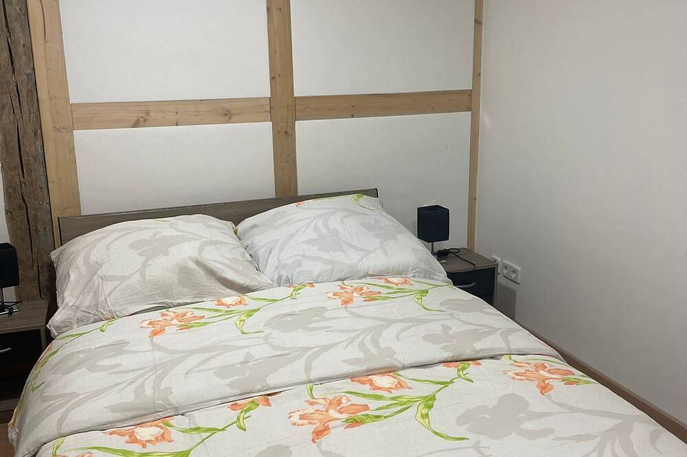 Kleines Fachwerkhaus in der historischen Altstadt in Naumburg, Saale-Unstrut