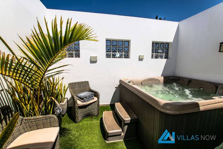 Chalet para 6 personas, con jardín además de piscina y jacuzzi en Lanzarote - 3