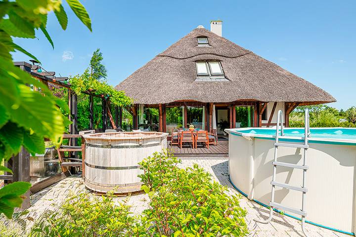 Ferienhaus für 15 Personen, mit Whirlpool und Terrasse sowie Garten und Sauna in Pommern
