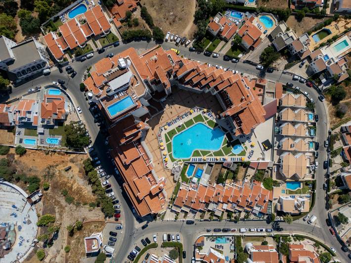 Casa de férias para 8 pessoas, com terraço e piscina infantil em Monte Choro