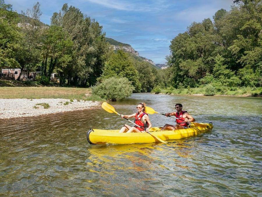 Camping Sandaya Les Rivages - Mobile home 4 persons - Cottage Bouton d'or 4p 2ch 1sdb *** in Millau, Parc naturel régional des Grands Causses