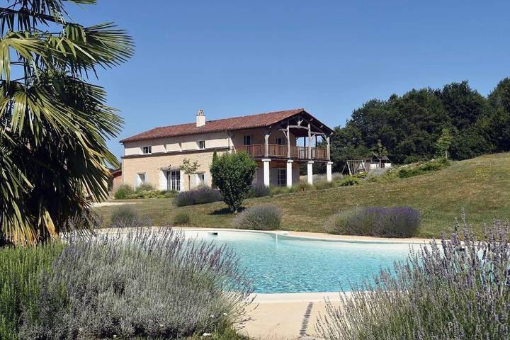 Ferme pour 2 personnes, avec jardin et terrasse, animaux acceptés en Dordogne
