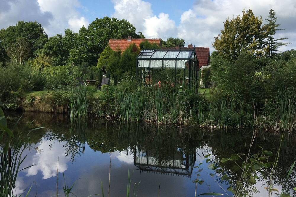 Bezauberndes Landhaus  in Alleinlage mit Teich, Sauna, Kaminofen , 130 qm in Wittmund, Landkreis Wittmund