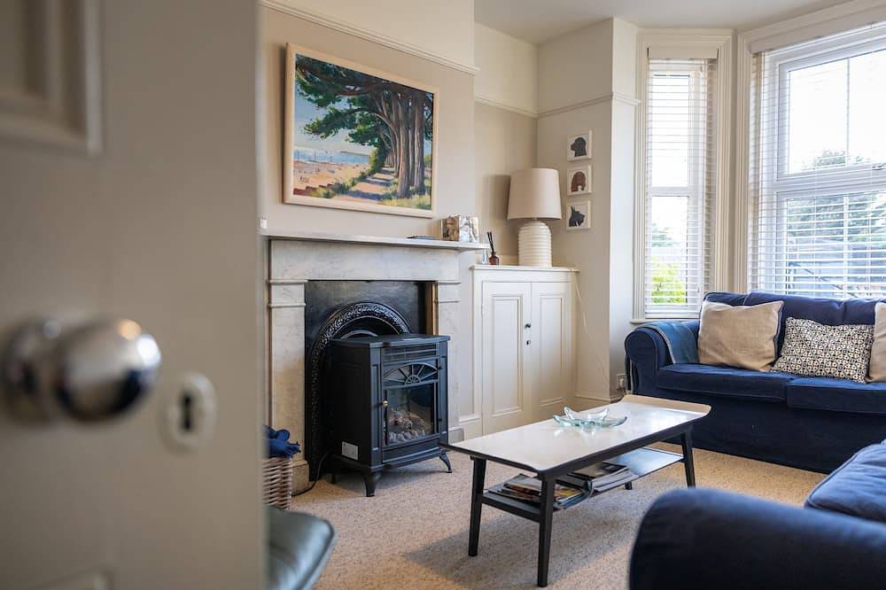 Anchor Point - a two bedroom, two bathroom cottage close to Fisherman's Bank, Mudeford in Mudeford, Christchurch