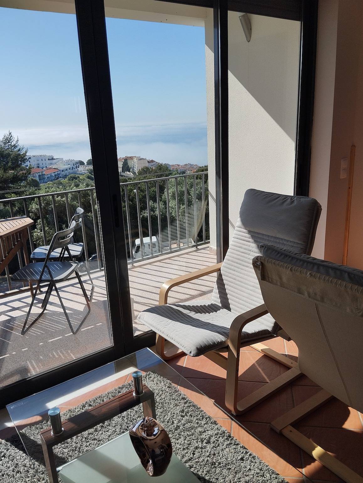 Ganze Wohnung, Ferienwohnung 'Casa Vale do Paraíso' mit Meerblick, privatem Balkon und Wlan in Sesimbra, Halbinsel von Setúbal