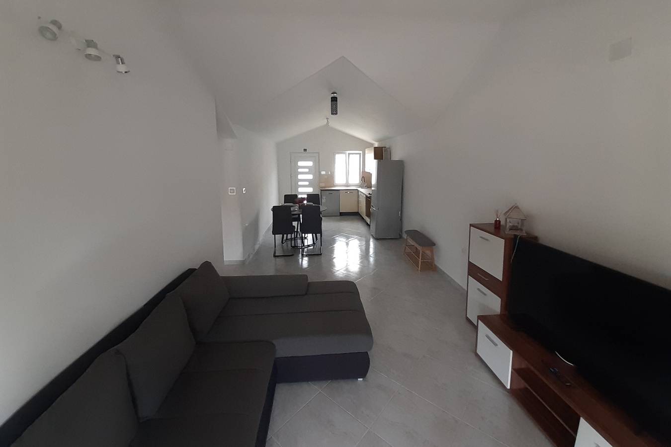 Ganze Wohnung, 1-Zimmer-Ferienwohnung am Strand Grebastica, Sibenik A-23955-a in Grebastica, Šibenik-Knin