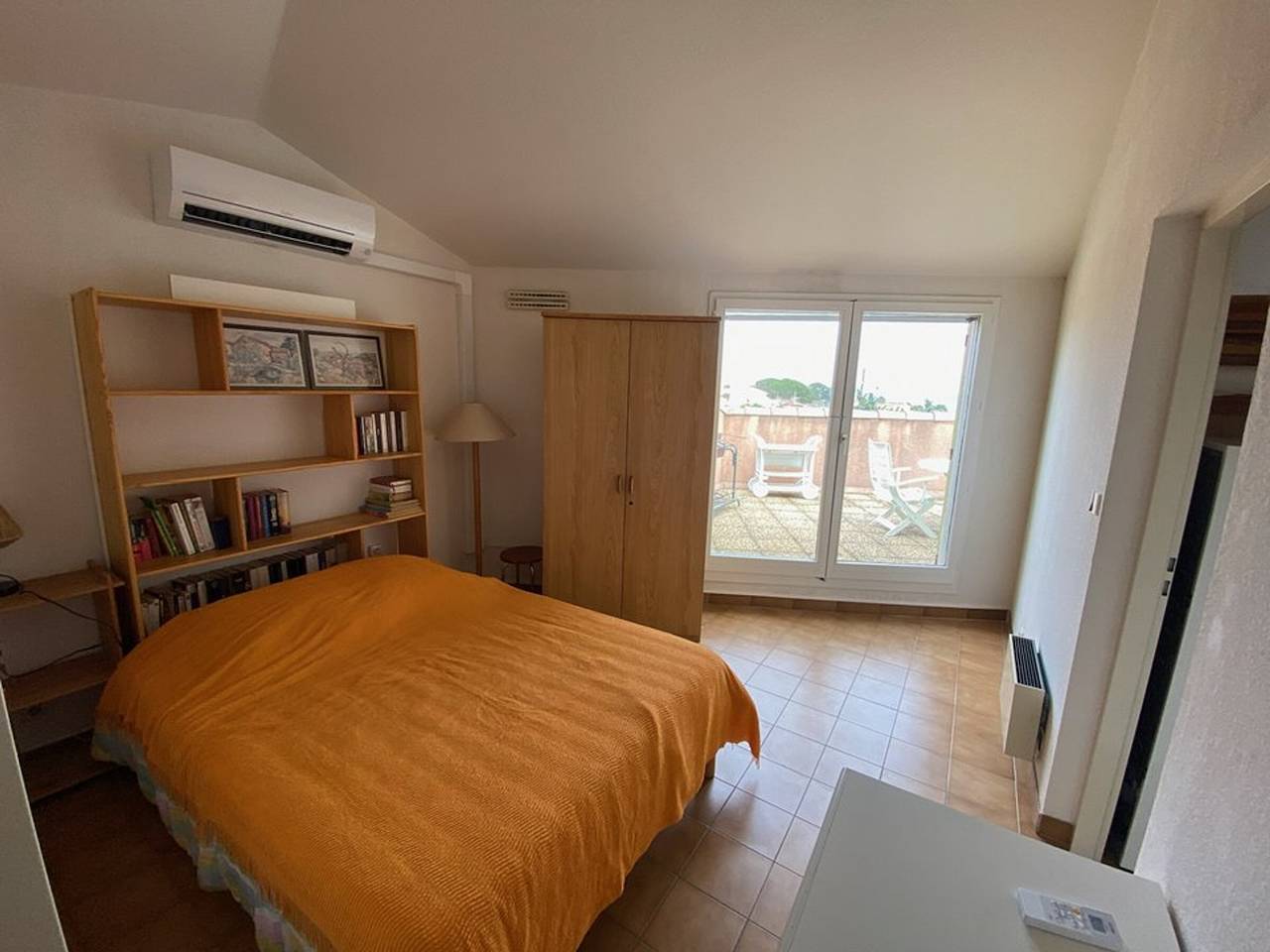 Apartamento entero, Apartamento climatizado de 2 piezas con solárium para 4 personas, parking privado, cerca de la playa in Hyeres, Parque nacional Port-Cros