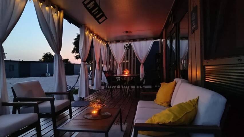 Camping pour 5 personnes, avec piscine et terrasse à Pirovac