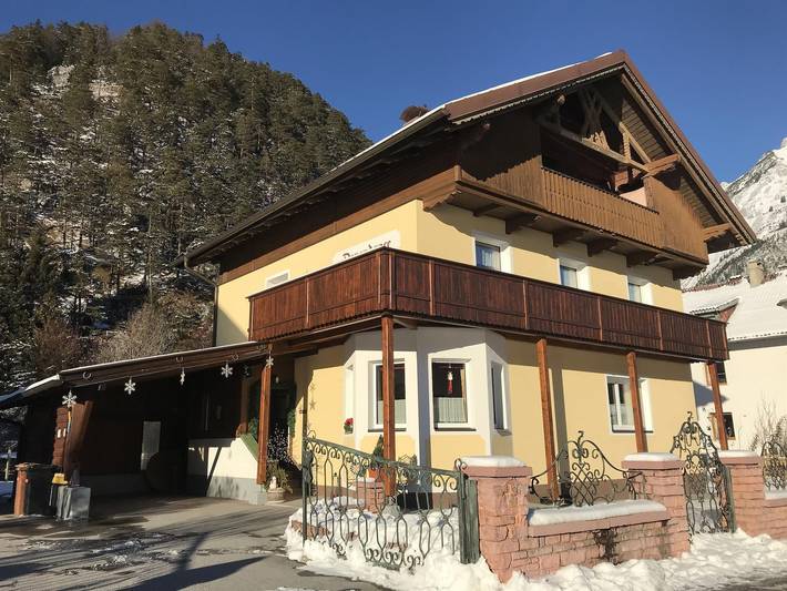 Ferienwohnung für 6 Personen, mit Garten und Balkon in Scharnitz