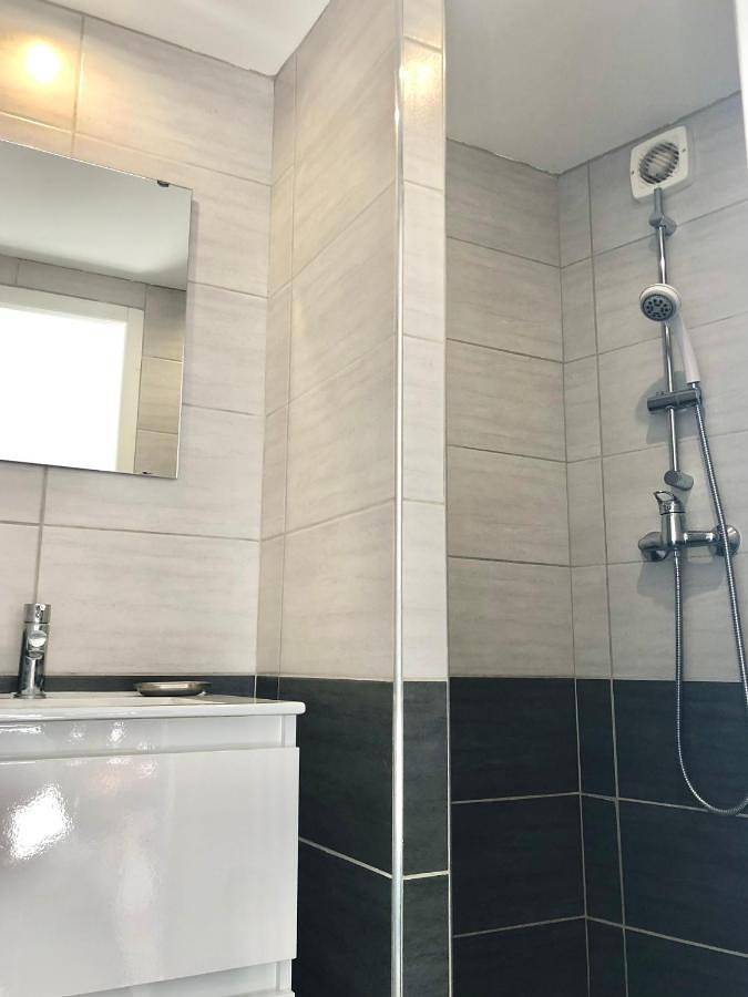 Appartement entier, Studio indépendant confortable in Bourbon-l'Archambault, Allier