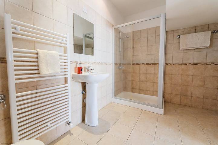 Villa Oleander - 4 bedroom Villa with Private Heated Pool, Hot Tub, Stunning Views in Sud di Cipro