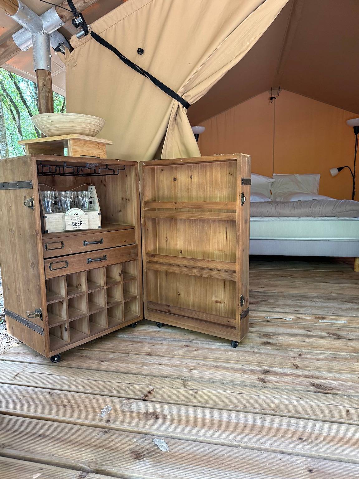 Glamping « Tente Safari Luxe» avec piscine partagée in Calviac-en-Périgord, Périgord Noir