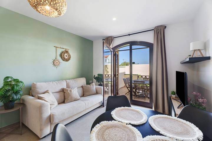 Ferienwohnung für 4 Personen, mit Garten in Arona