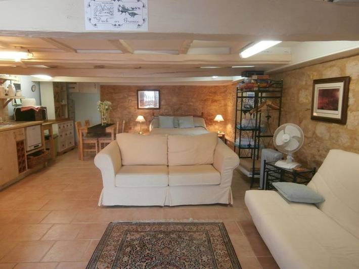 Gîte pour 3 personnes, avec jardin ainsi que piscine et vue, adapté aux familles à Hautefort - 3