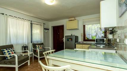 Ferienhaus für 2 Personen, mit Pool und Terrasse, mit Haustier in Grad Šibenik