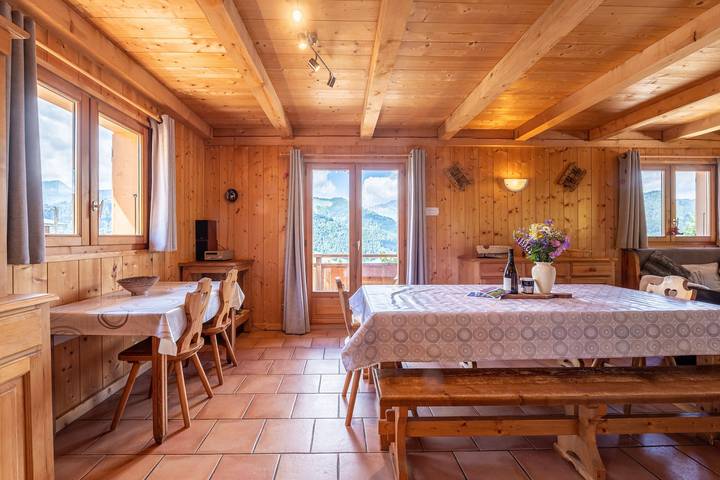 Chalet 'Le Grépon' con vistas a la montaña, terraza privada y Wi-Fi in Crest-Voland, Albertville region