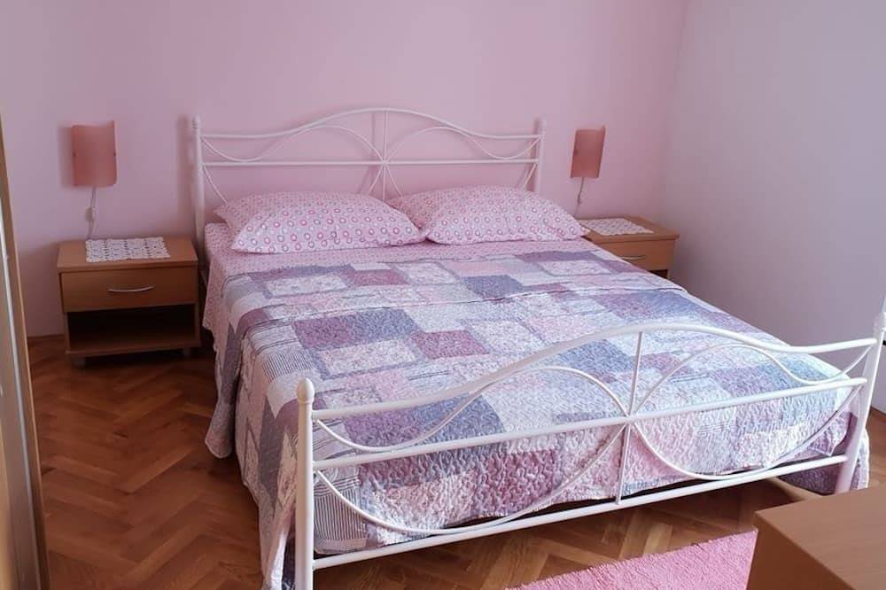 Room in Bol with Terrace, Air condition, Wifi, Washing machine (3416-6) in Bol, Brac