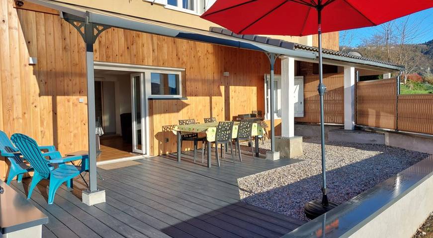 Gîte pour 6 personnes, avec terrasse dans Saint-Béron