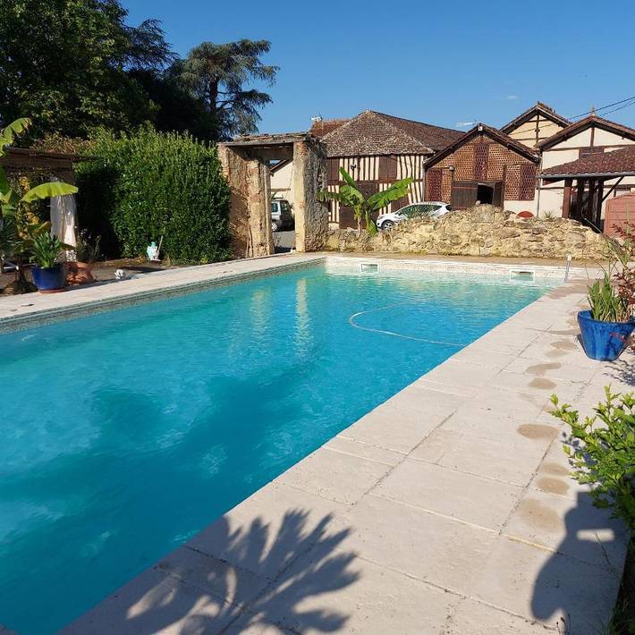 Appartement de vacances pour 4 personnes, avec jardin ainsi que piscine et terrasse