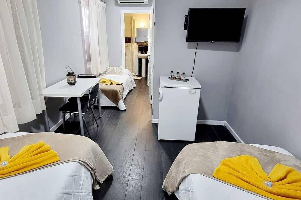 Entire apartment, The Dream Of Quixote. Hab.Triple in Alcalá de Henares, Área Metropolitana de Madrid