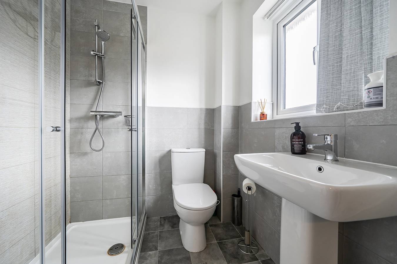 Entire holiday apartment, Apartment Sleeps 10 - Pets, Parking, Ev Charging in Walsall, Birmingham Area
