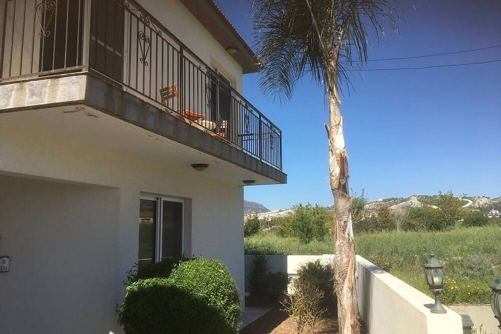 Privater Pool, Private Lage, Free Wifi, Ganztägiges Sonnenbaden auf Extra Decking in Larnaca Bezirk