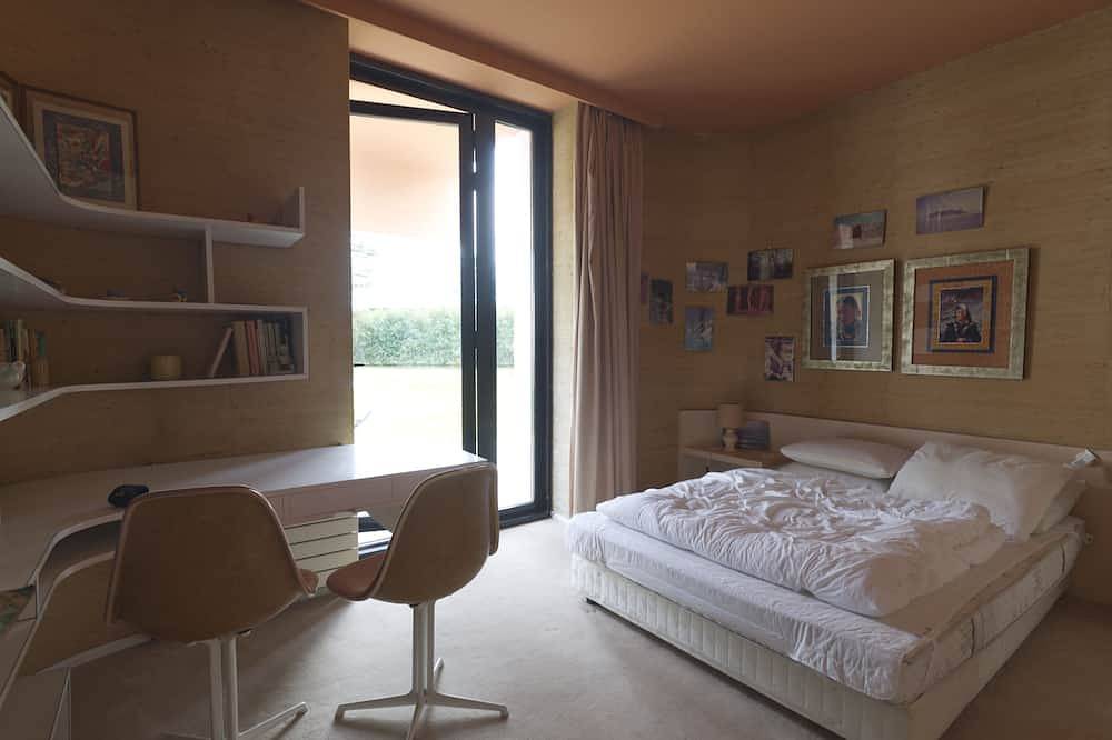 Architect's house year 1970, 5400m2 of garden in Saint-Pierre-d'Irube, Region de Bayona