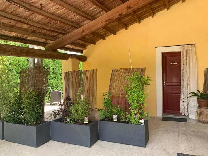 Location de vacances pour 3 personnes, avec Terrasse ainsi que Jardin et Piscine à Carpentras