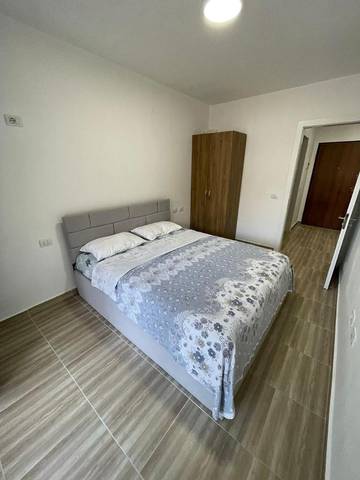 Gîte pour 5 personnes, avec vue et piscine ainsi que jardin et bassin pour enfant dans Lezhë