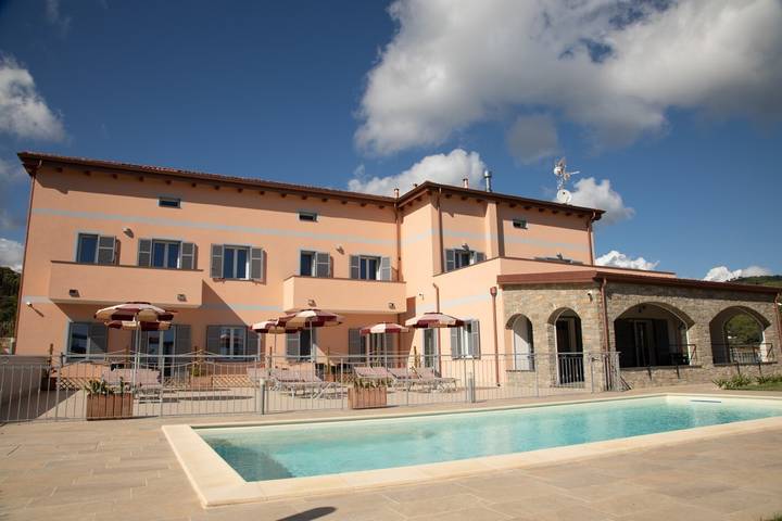 Appartamento intero, Casa Vacanze "Antichi Ricordi - La Stalla" con terrazza, piscina condivisa e Wi-Fi in Andora, Riviera di Ponente