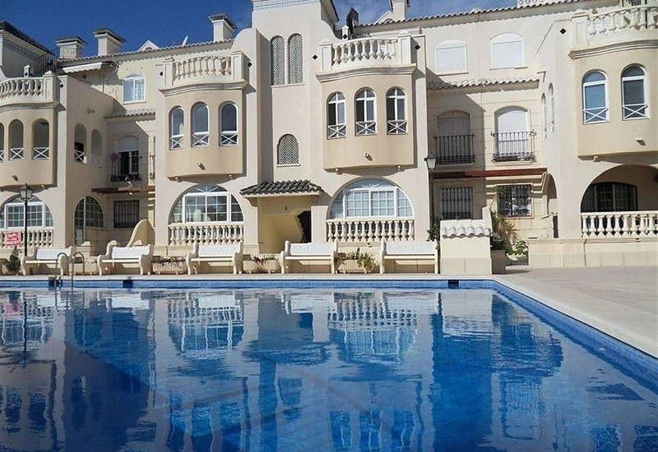 Apartamento entero, Apartamento 'Duquesa Beach ' con vistas al mar, Wi-Fi y aire acondicionado in Torrevieja Centro, Torrevieja