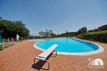 Ferienwohnung für 6 Personen, mit Terrasse und Seeblick sowie Garten in Padenghe sul Garda