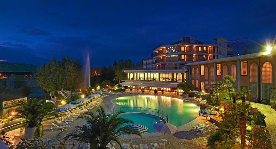 Hôtel pour 3 personnes, avec bassin pour enfant et terrasse ainsi que sauna et piscine