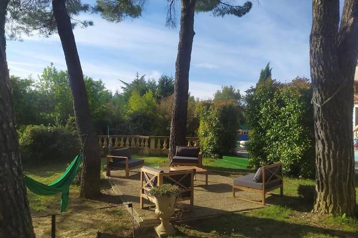 Location de vacances pour 4 personnes, avec Terrasse ainsi que Jardin et Piscine à Saint-Julien-les-Rosiers - 4