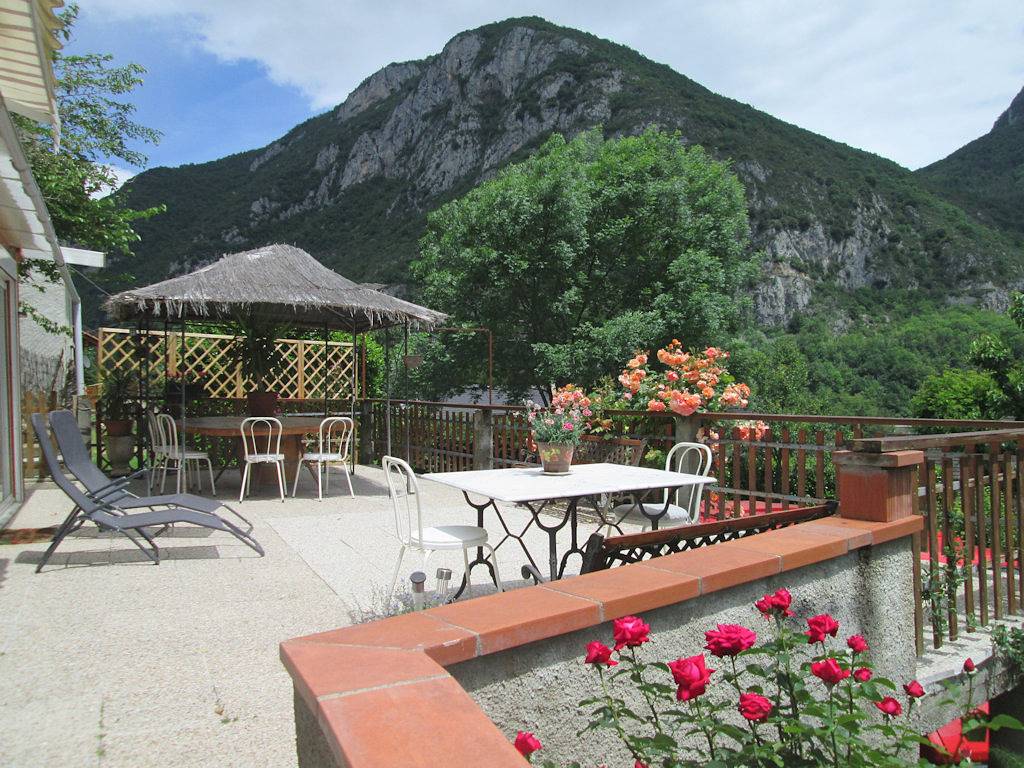 Gîte 85 m² avec terrasse 50 m² vue panoramique, 3 chambres in Alliat, Parc naturel régional des Pyrénées ariégeoises