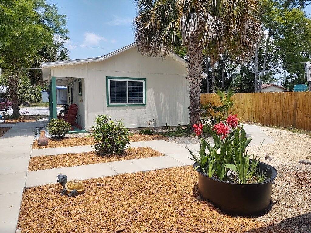 Charming Pet Friendly Cottage (# 1) in der Innenstadt von Port St. Joe in Port St. Joe, Emerald Coast