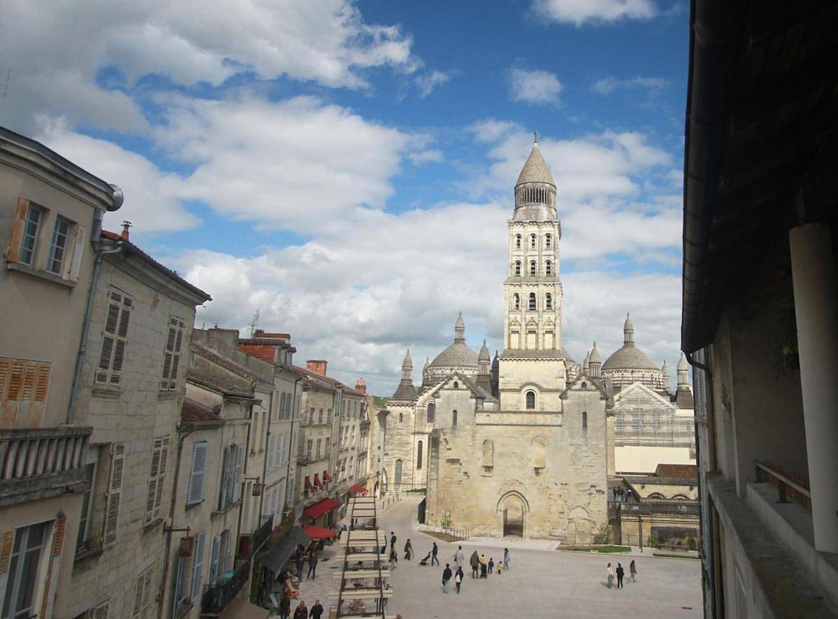 Appartement entier, One-Bedroom Apartment in Périgueux, Périgord Blanc