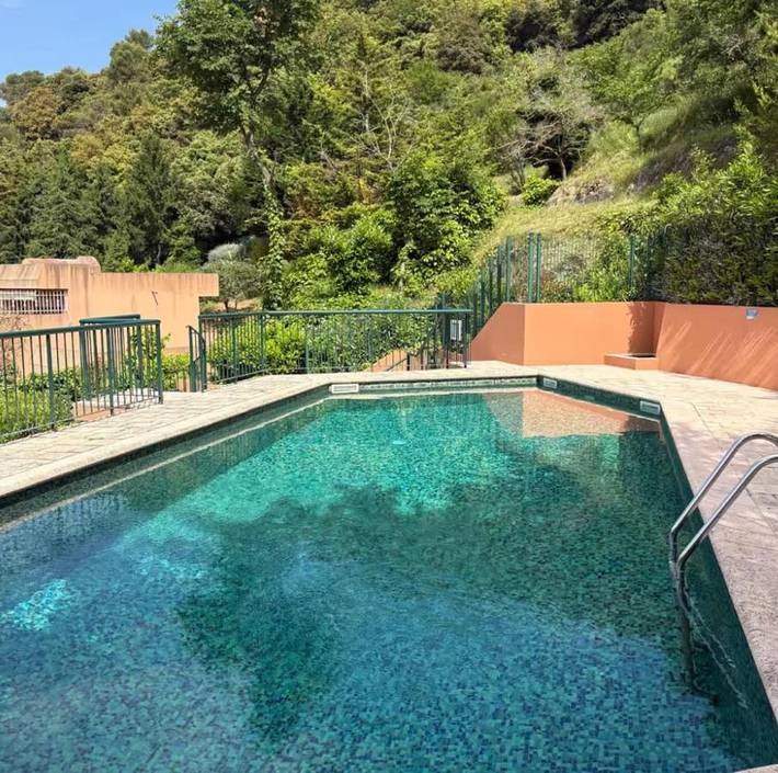 Appartement de vacances pour 4 personnes, avec Balcon et Terrasse ainsi que Piscine et Vue