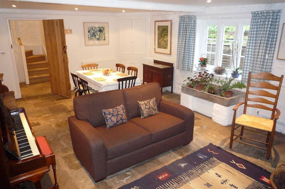 Lovely barn conversion in rural setting 3 miles from the centre of Bristol in Bristol, South West England